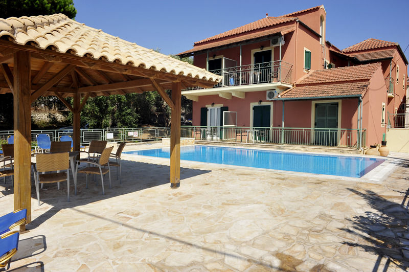Marika Apartments Kassiopi Extérieur photo